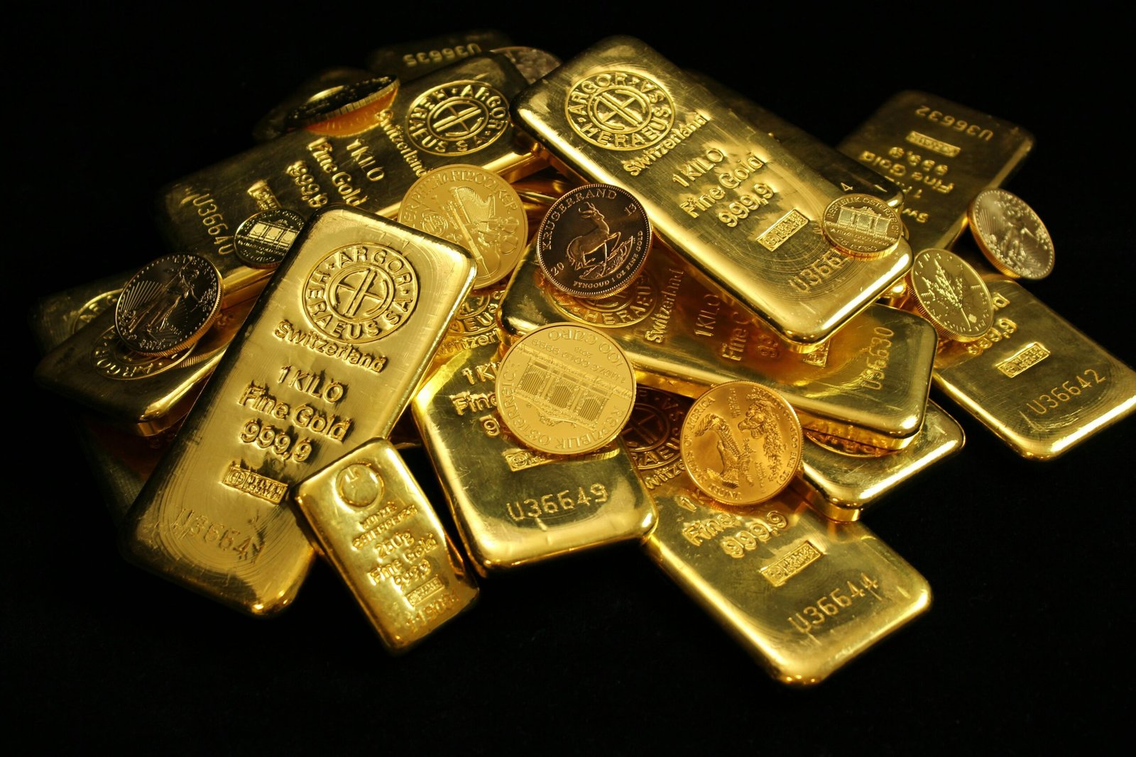 Gold bullion bars and coins illustrating mahr as a form of financial security and commitment in an Islamic marriage contract