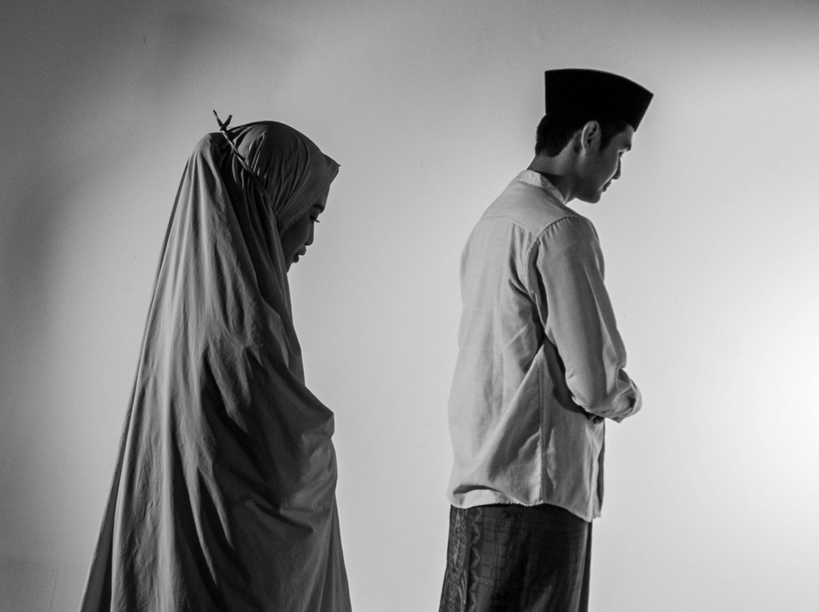 Muslim couple praying together illustrating the role of a wali in Islamic marriage

